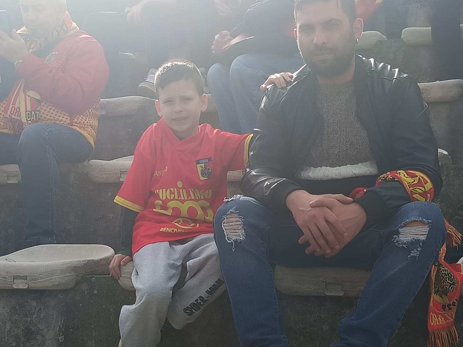 Catanzaro, l’attesa nel derby vista dagli occhi dei bambini, in centinaia a “Giovino” ad incitare la squadra (FOTO) 16 Bambin t2 Catanzaro, l’attesa nel derby vista dagli occhi dei bambini, in centinaia a “Giovino” ad incitare la squadra (FOTO)