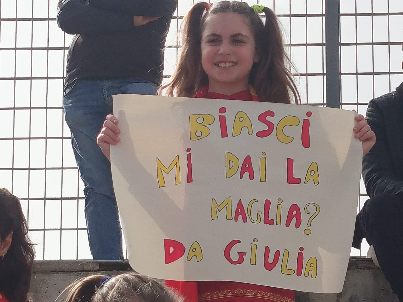 Catanzaro, l’attesa nel derby vista dagli occhi dei bambini, in centinaia a “Giovino” ad incitare la squadra (FOTO) 14 Bambini 3 Catanzaro, l’attesa nel derby vista dagli occhi dei bambini, in centinaia a “Giovino” ad incitare la squadra (FOTO)