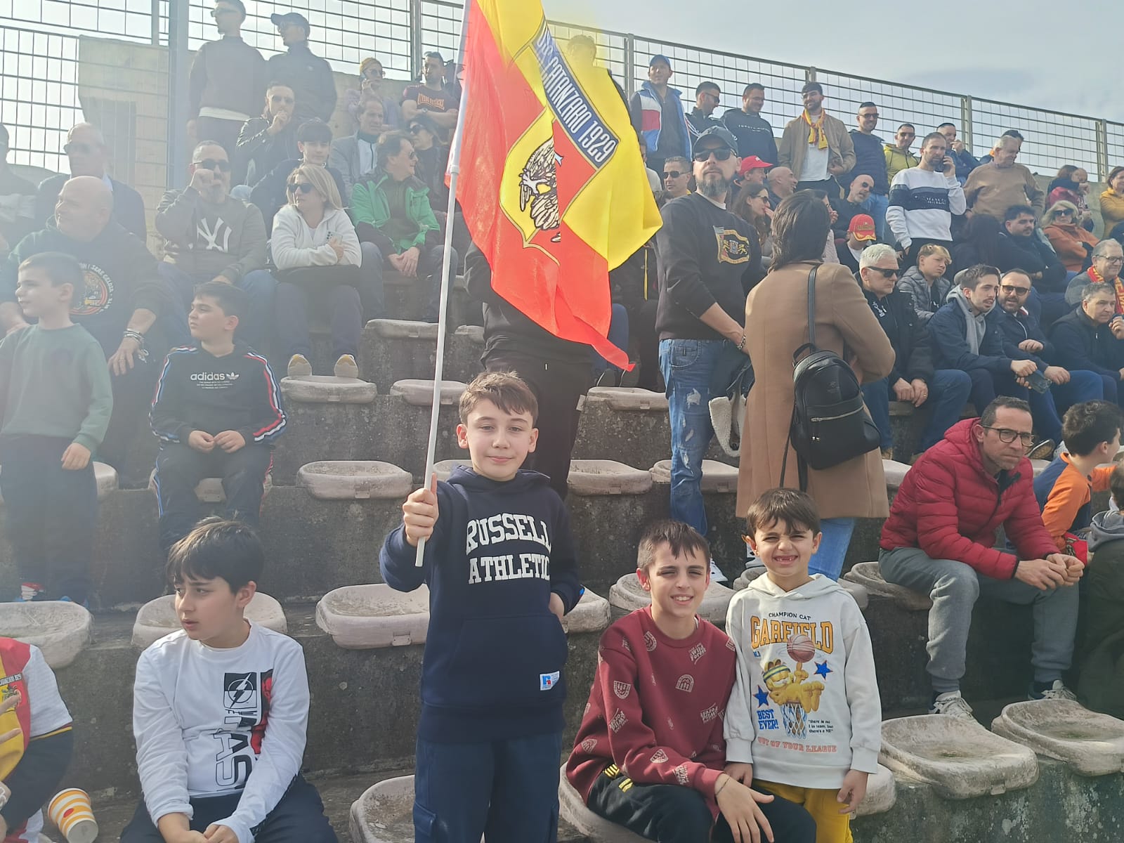 Catanzaro, l’attesa nel derby vista dagli occhi dei bambini, in centinaia a “Giovino” ad incitare la squadra (FOTO) 17 Bambini t3 Catanzaro, l’attesa nel derby vista dagli occhi dei bambini, in centinaia a “Giovino” ad incitare la squadra (FOTO)