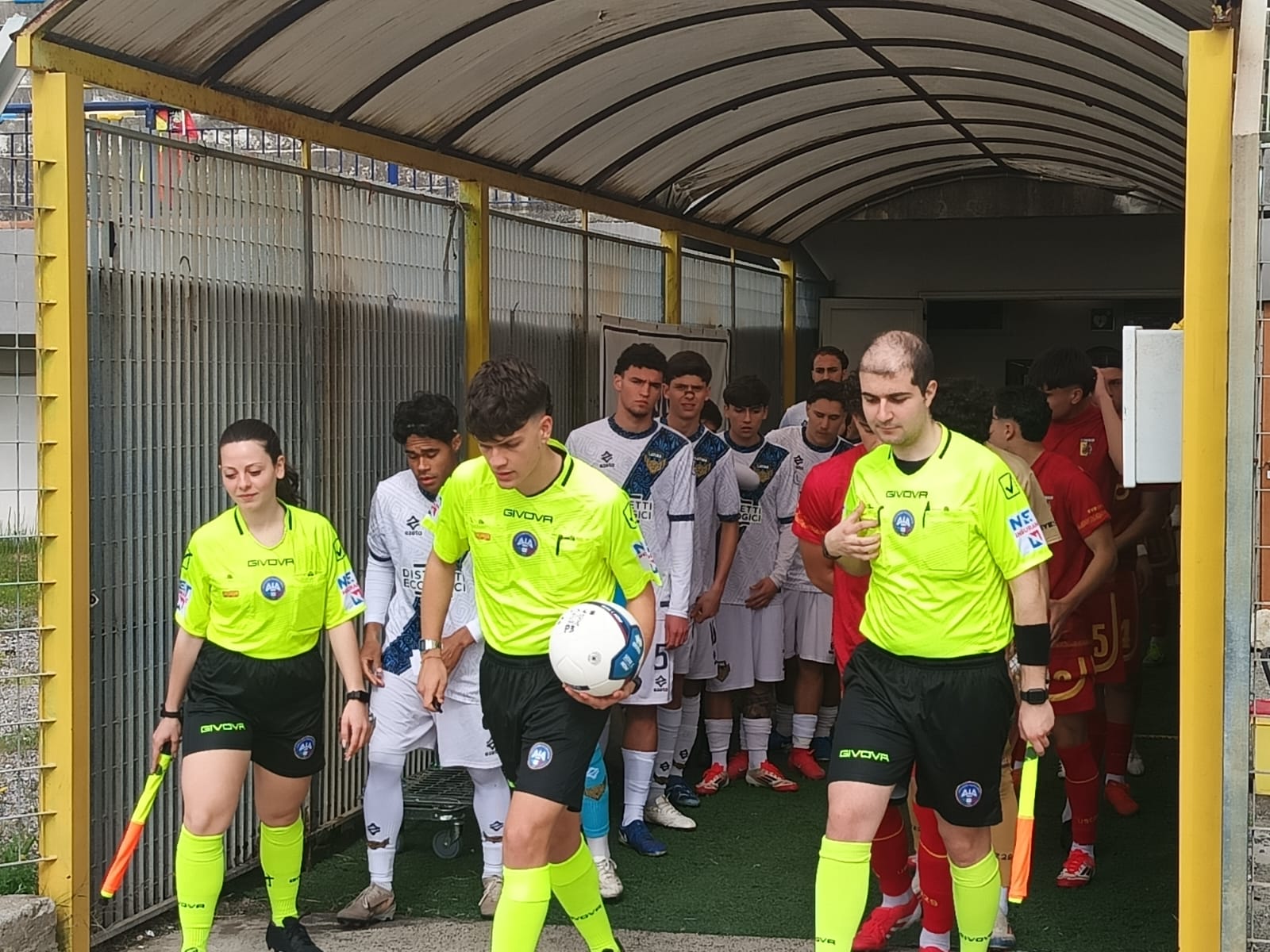Primavera 3: Catanzaro-Latina 0-0, per i giallorossi arriva il punto che vale la certezza matematica del primo posto e l’accesso in finale 26 Catanzaro Latina Primavera 3 ingresso squadre Primavera 3: Catanzaro-Latina 0-0, per i giallorossi arriva il punto che vale la certezza matematica del primo posto e l’accesso in finale