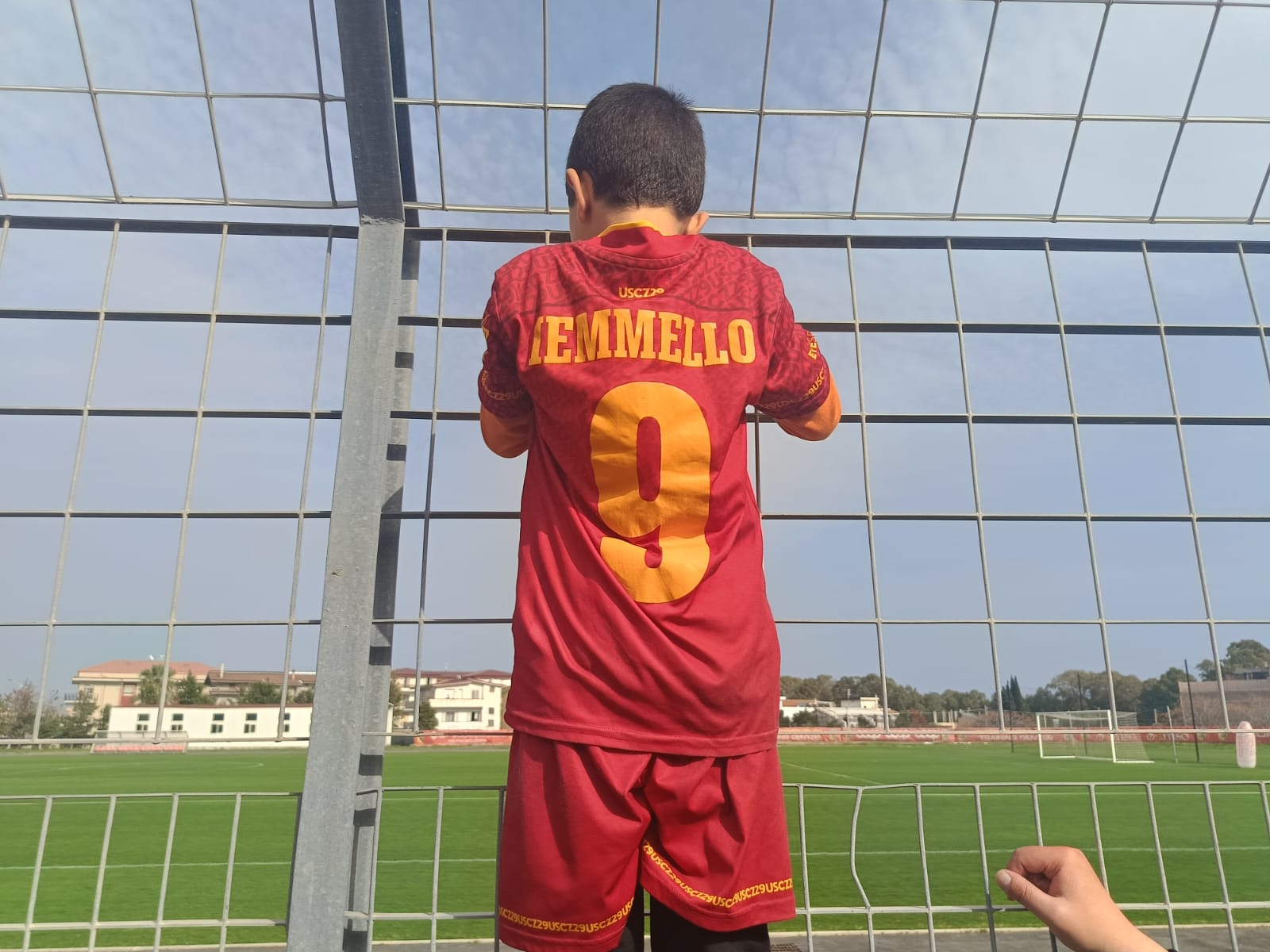 Catanzaro, l’attesa nel derby vista dagli occhi dei bambini, in centinaia a “Giovino” ad incitare la squadra (FOTO) 4 IMG 20250315 WA0121 Catanzaro, l’attesa nel derby vista dagli occhi dei bambini, in centinaia a “Giovino” ad incitare la squadra (FOTO)